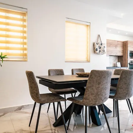 Beautiful With A Private Rooftop Pool Mellieħa