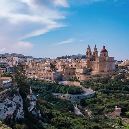 Apartmán Beautiful With A Private Rooftop Pool Mellieħa