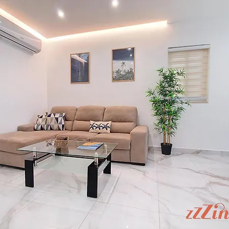 Beautiful With A Private Rooftop Pool Apartment