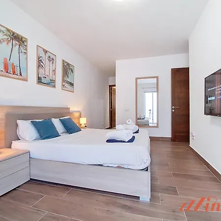 Beautiful With A Private Rooftop Pool * Mellieħa