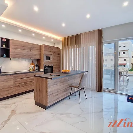 Beautiful With A Private Rooftop Pool Apartmán