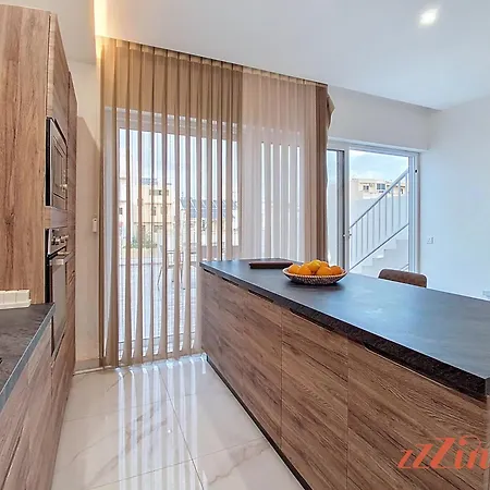 Beautiful With A Private Rooftop Pool Apartment *