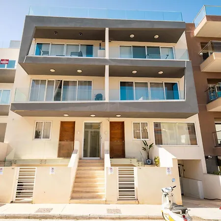 Beautiful With Private Rooftop Pool Mellieħa