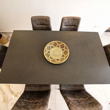 Beautiful With A Private Rooftop Pool *