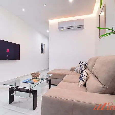 Beautiful With A Private Rooftop Pool