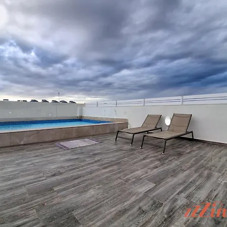 Beautiful With A Private Rooftop Pool