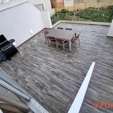 アパート Beautiful With A Private Rooftop Pool メーリッハ