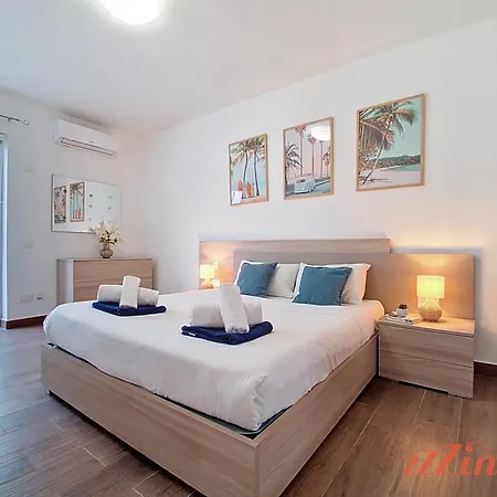 Beautiful With A Private Rooftop Pool *